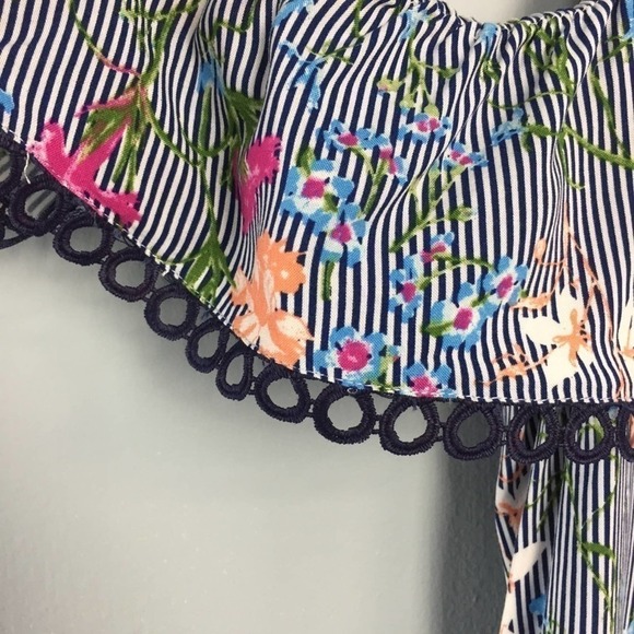 doe & Rae Cold Shoulder Flounce Navy Blue Striped Floral Top Women’s Size S - Picture 4 of 12